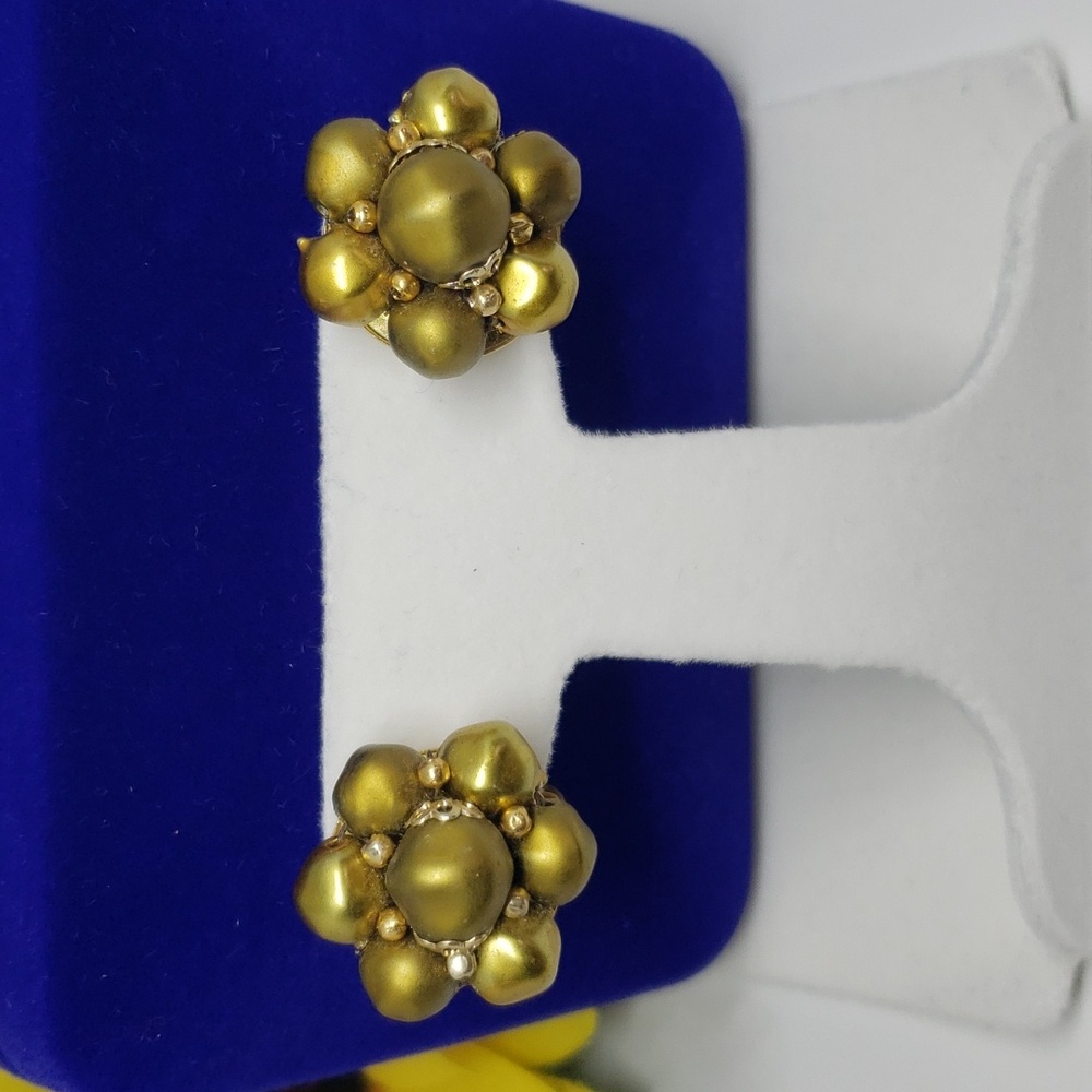 Vintage Clip Earrings Green-Gold Bead Cluster